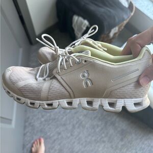 Oncloud walking shoes